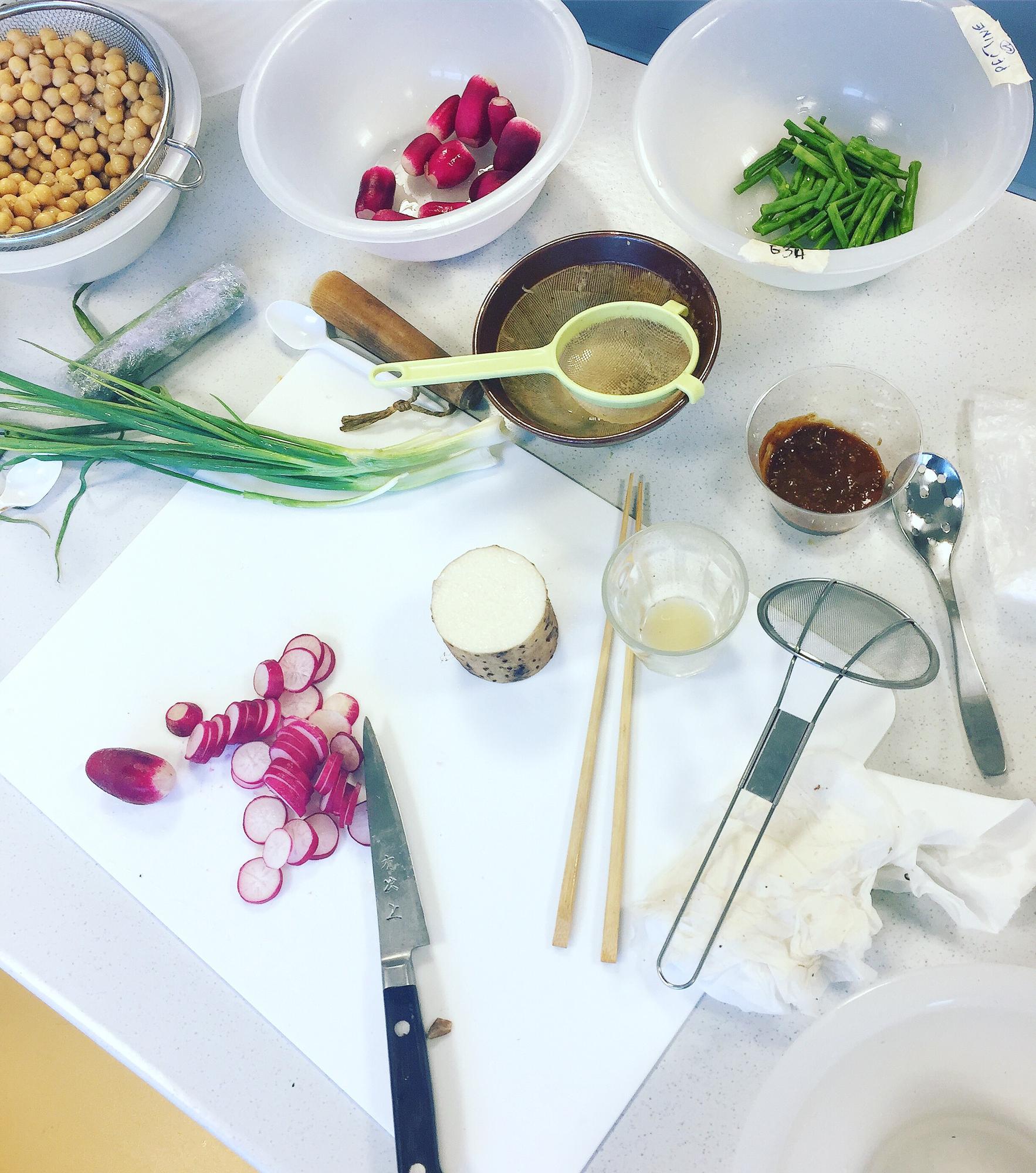 Materiale didattico e attrezzatura da cucina